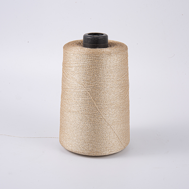 刺繍と装飾的な縫製のためのカラーメタリックスレッド